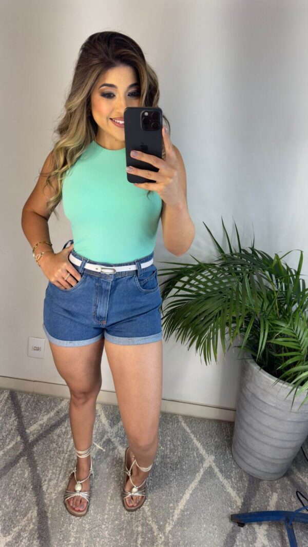 short jeans com cinto