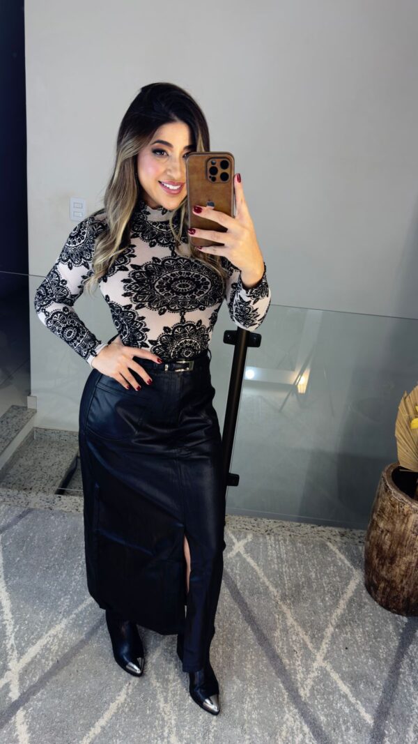 saia resinada preta